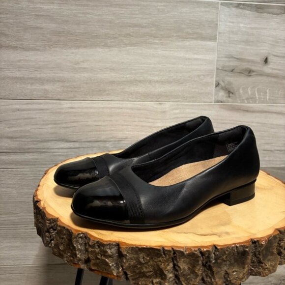 Clark’s Juliet Monte black leather slip on shoe size 5- like new! - Picture 2 of 8